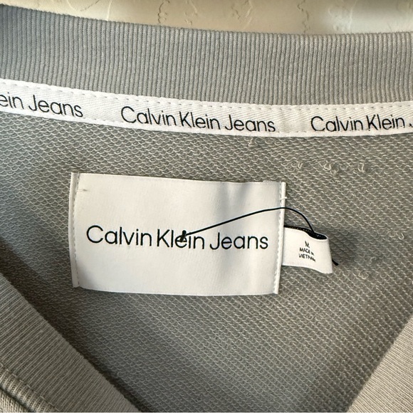 Calvin Klein|Gray padded shoulder sweatshirt, long sleeve in boxy style•••Medium - Picture 11 of 14